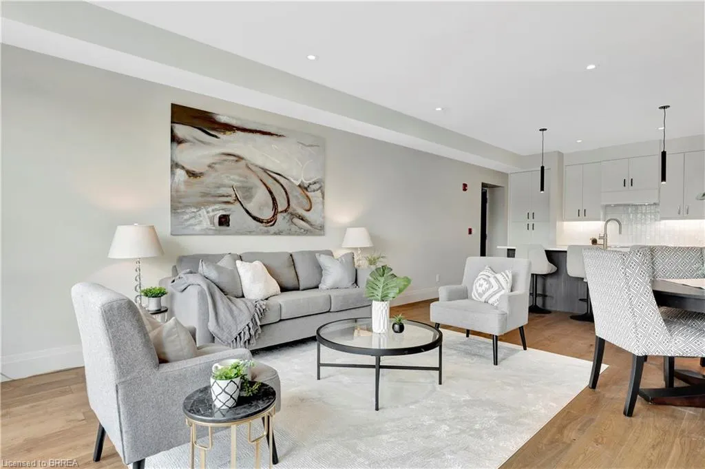 7 Grand River Street N, #204