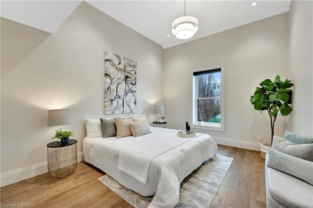 7 Grand River Street N, #204