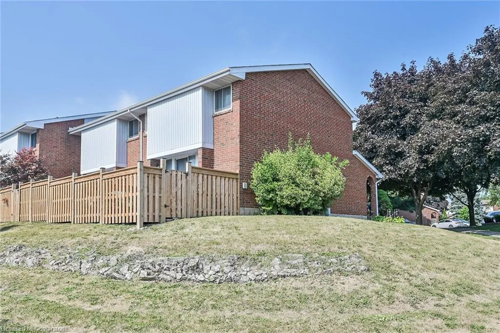 25 Redbury Street, #18