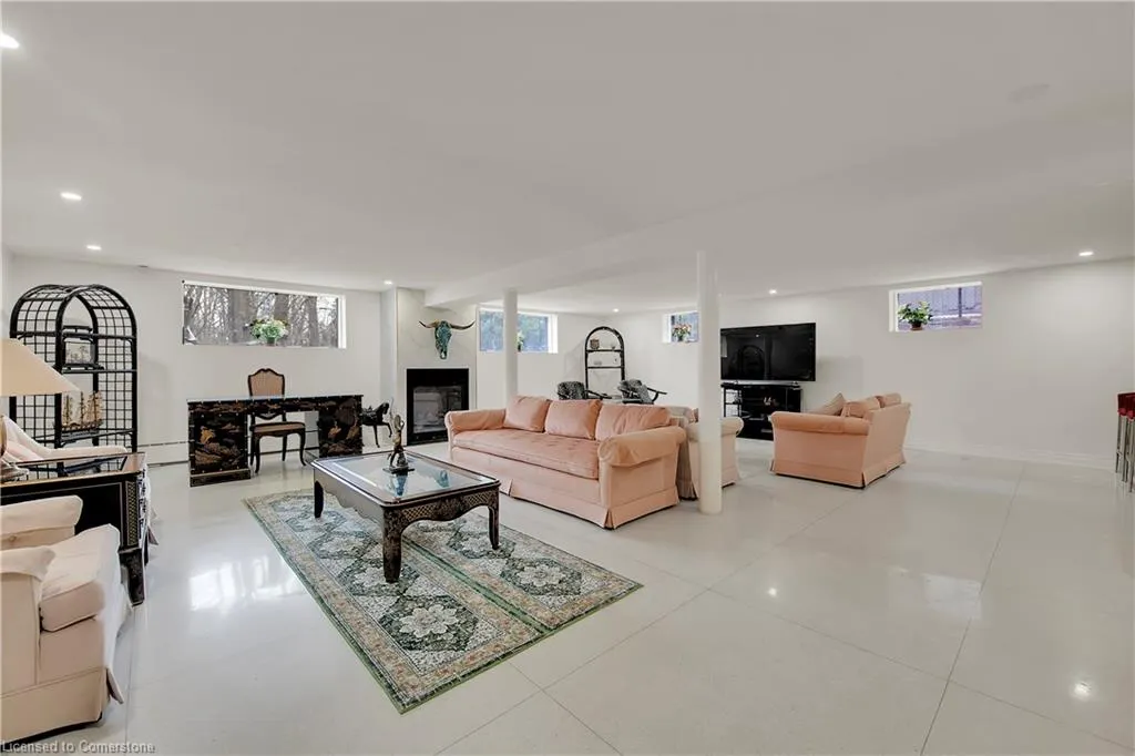 16 Freeland Court