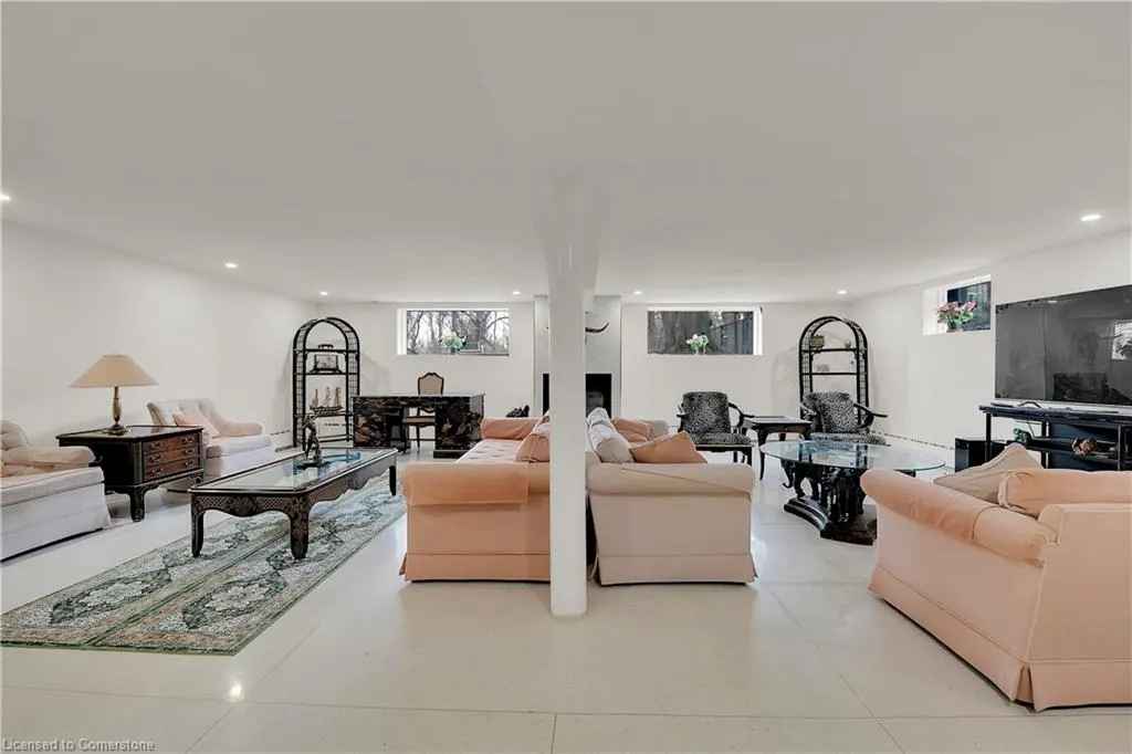 16 Freeland Court