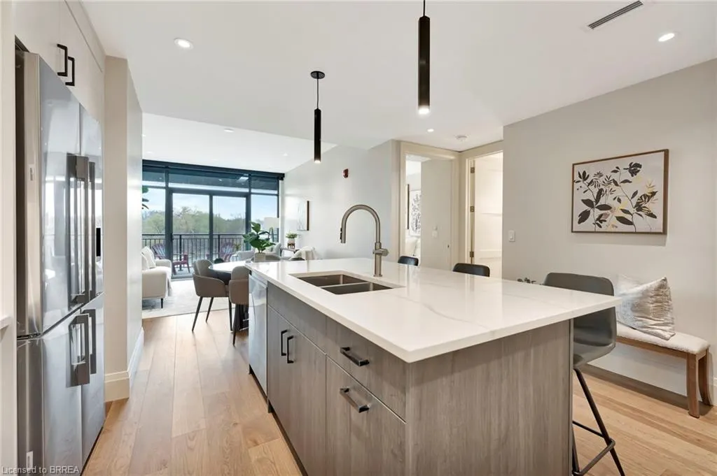 7 Grand River Street N, #201