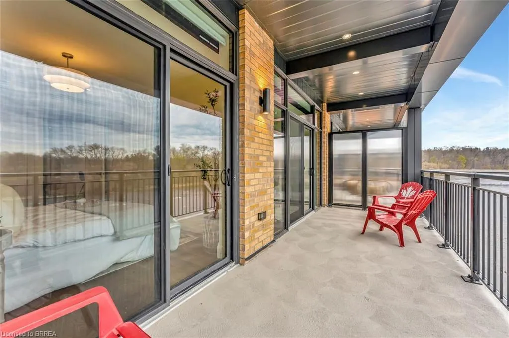 7 Grand River Street N, #201