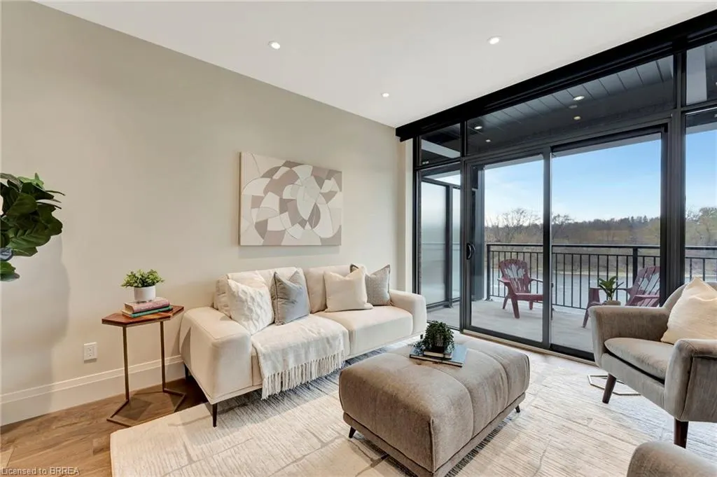7 Grand River Street N, #201