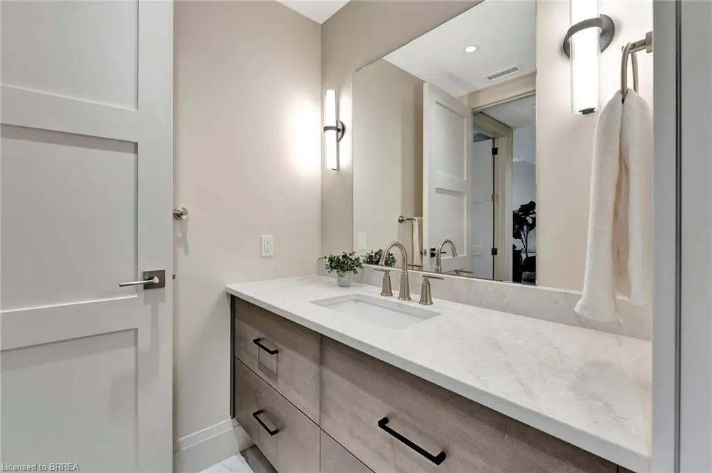 7 Grand River Street N, #201