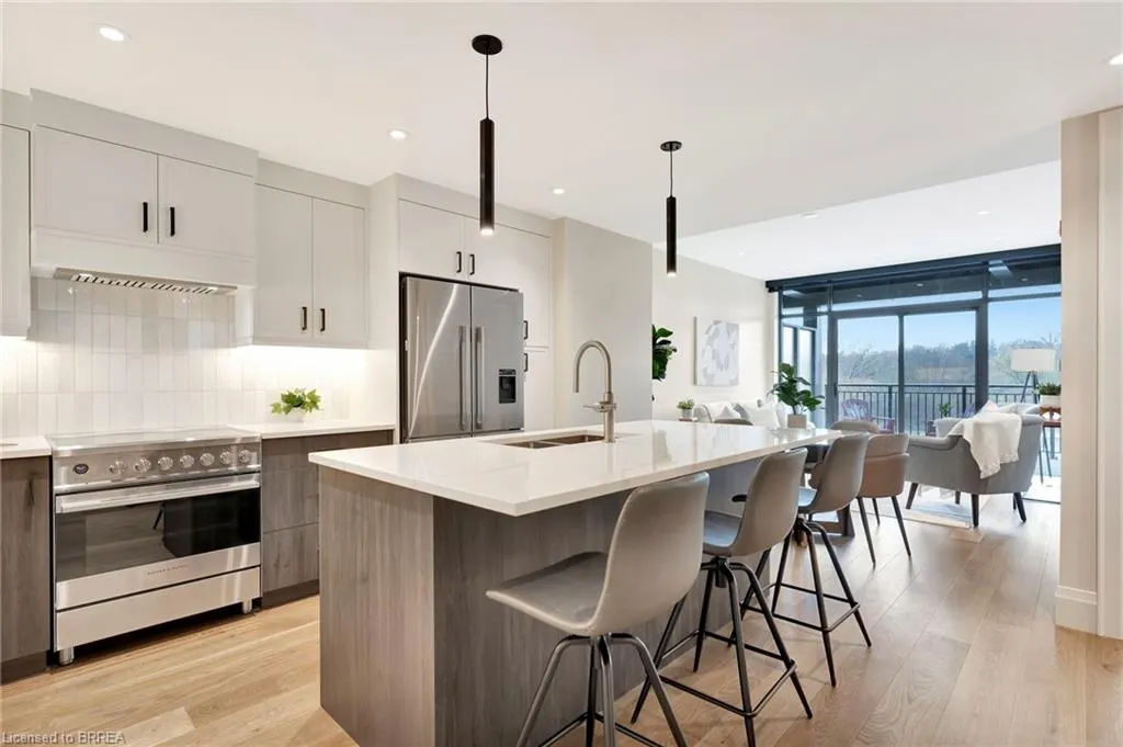 7 Grand River Street N, #201