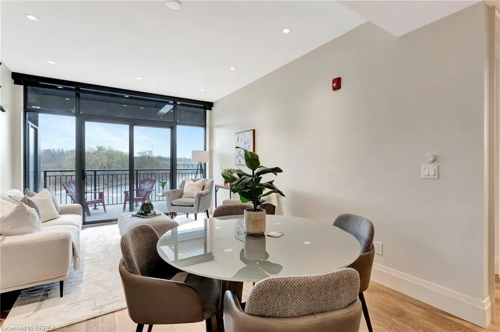 7 Grand River Street N, #201