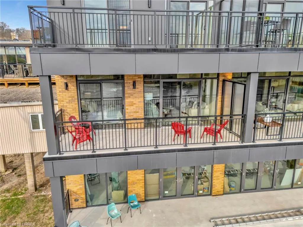 7 Grand River Street N, #201
