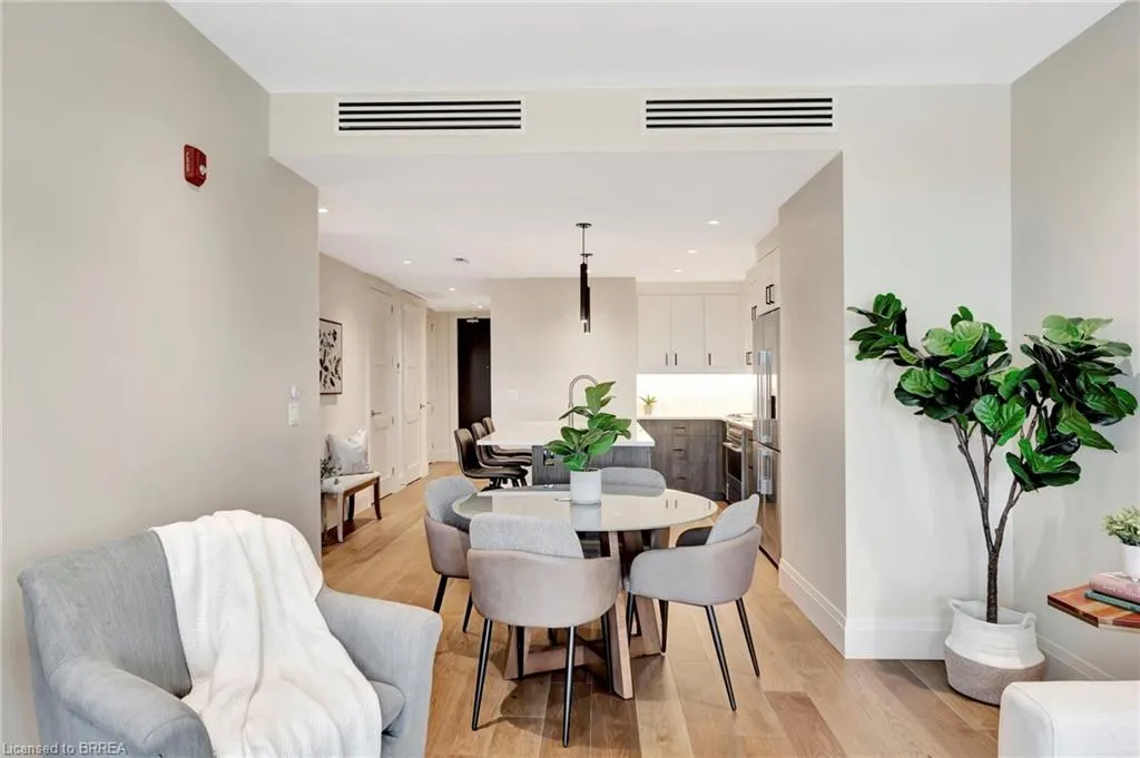 7 Grand River Street N, #201