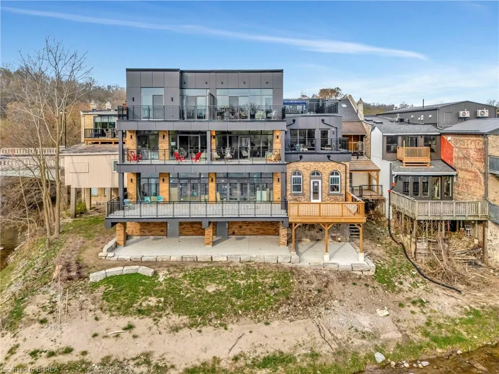 7 Grand River Street N, #201