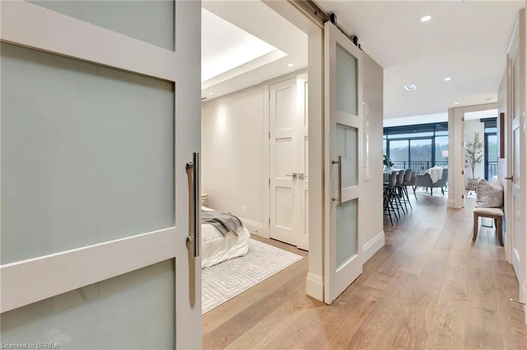 7 Grand River Street N, #201