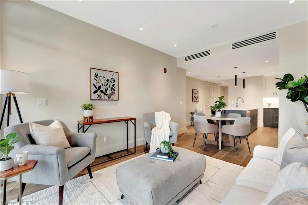7 Grand River Street N, #201