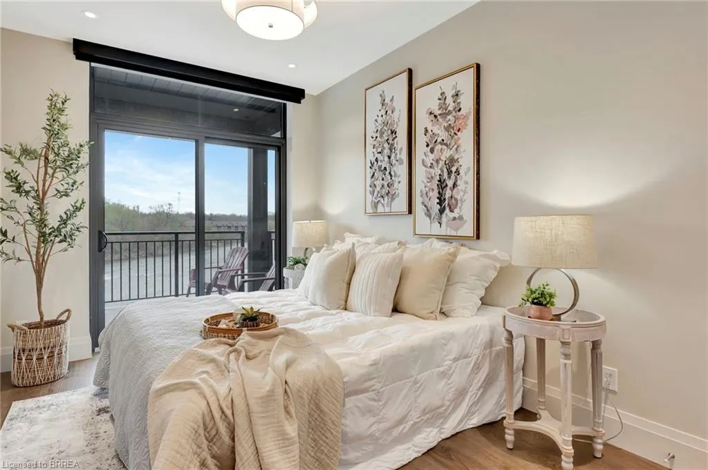 7 Grand River Street N, #201