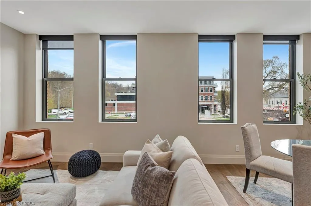 7 Grand River Street N, #202