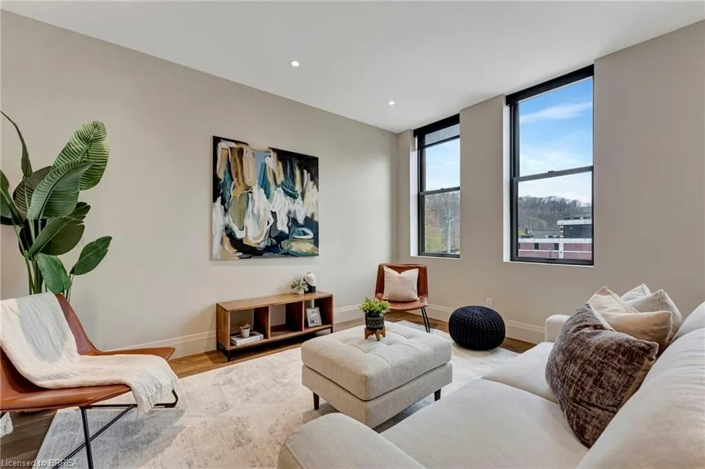 7 Grand River Street N, #202