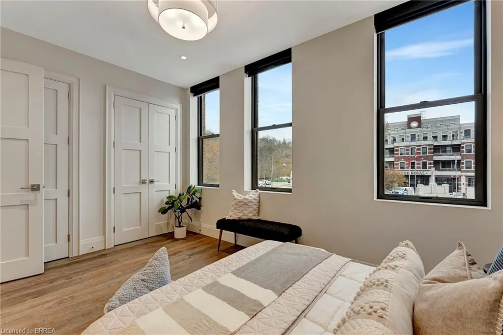 7 Grand River Street N, #202