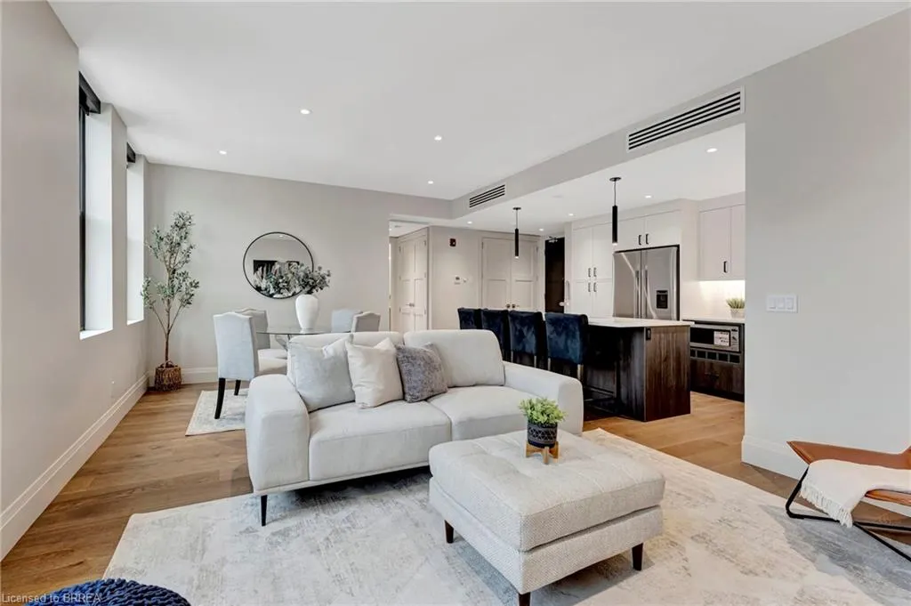 7 Grand River Street N, #202