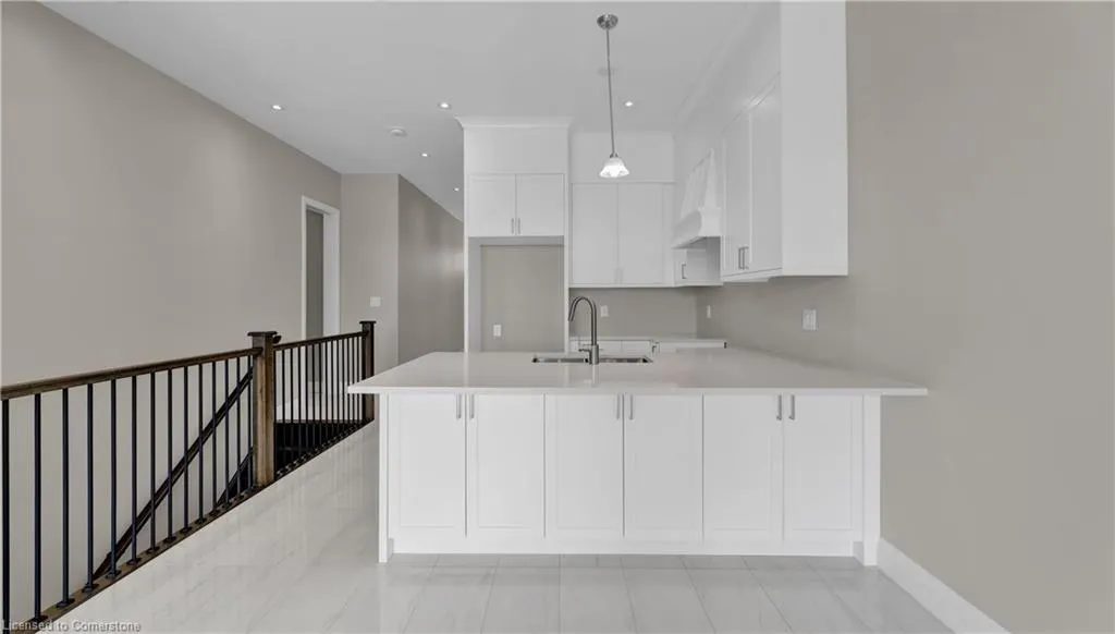 800 Garden Court Crescent