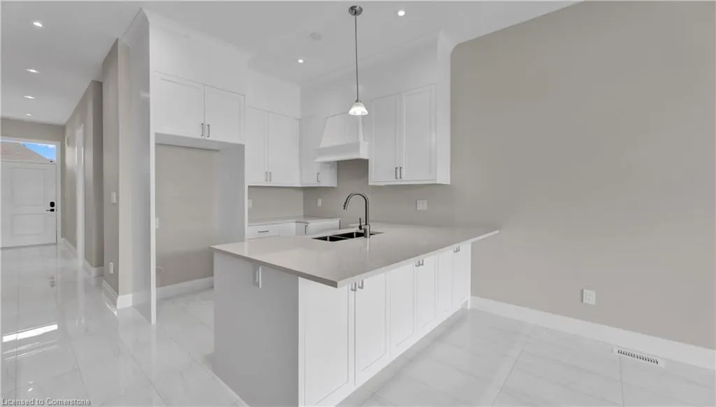 800 Garden Court Crescent