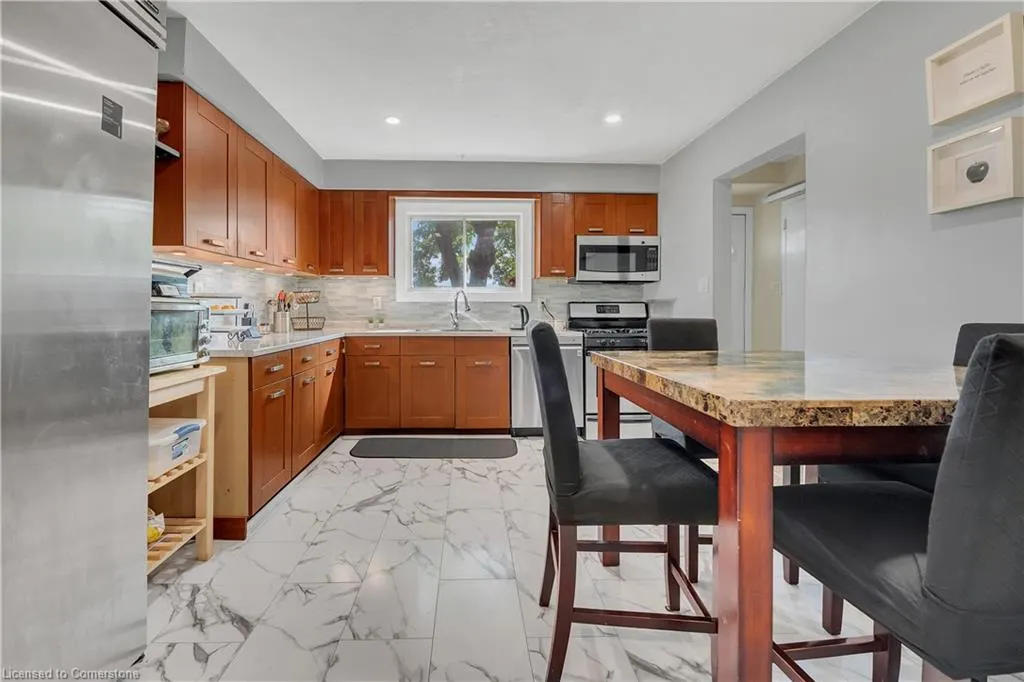 18 Riverdale Drive