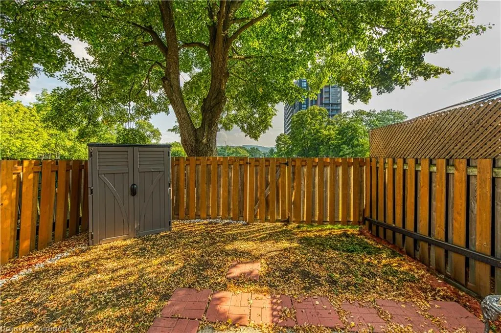 18 Riverdale Drive