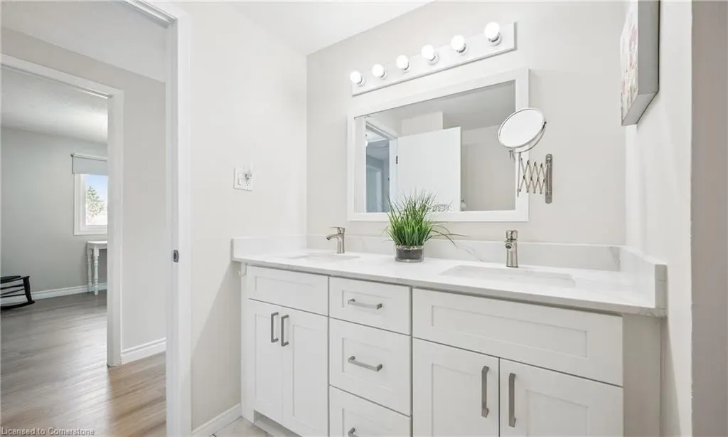 136 St Jerome Crescent