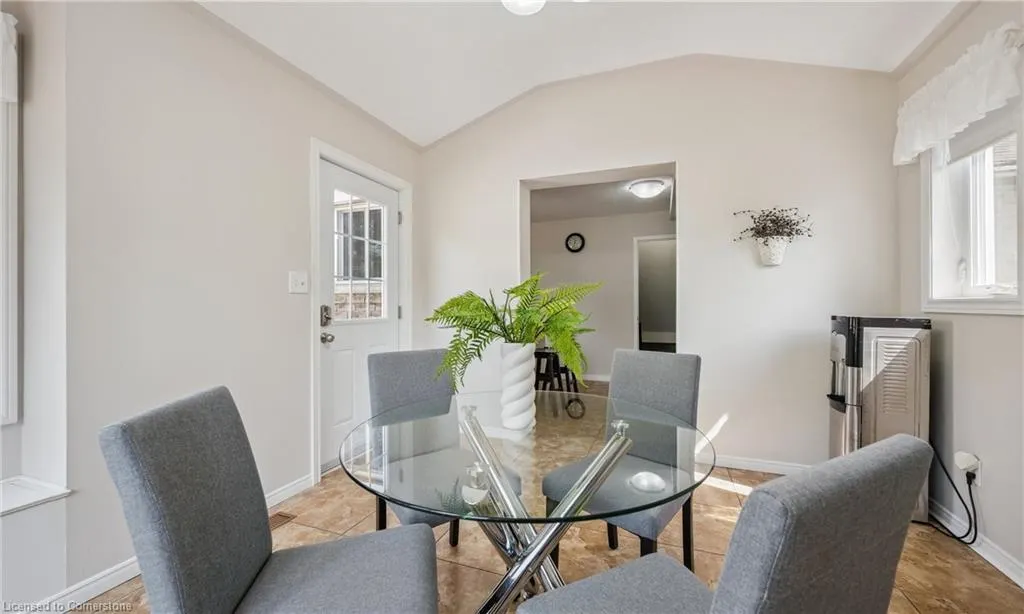 136 St Jerome Crescent