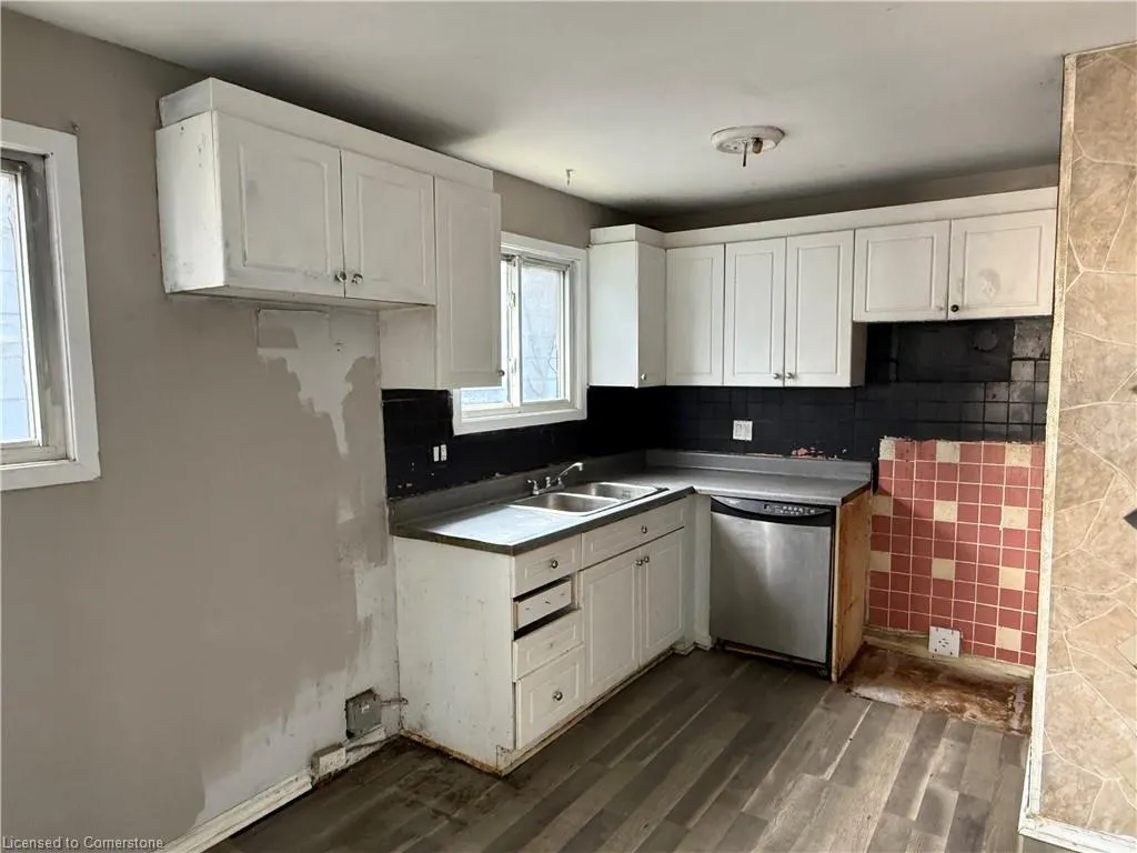 11 Garside Avenue S