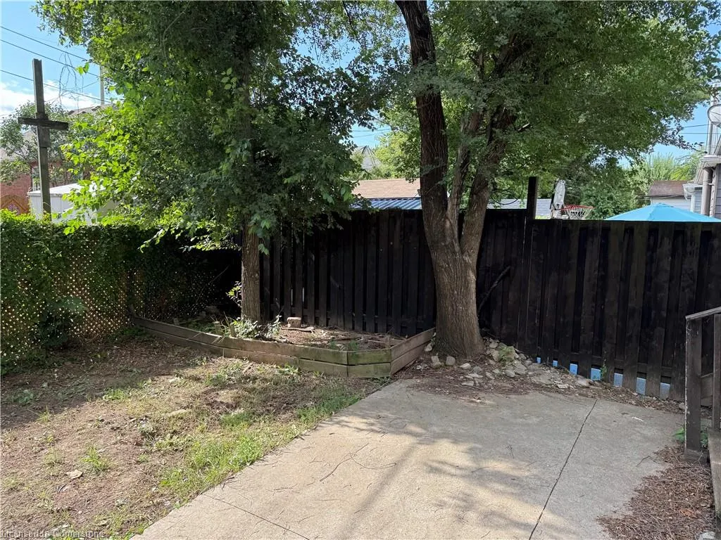 11 Garside Avenue S