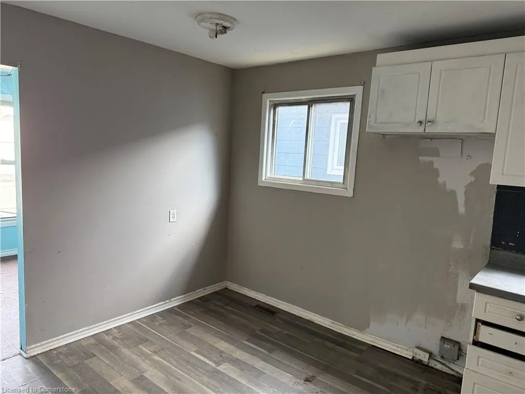 11 Garside Avenue S