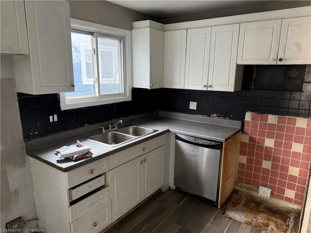 11 Garside Avenue S