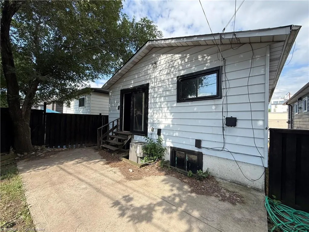 11 Garside Avenue S