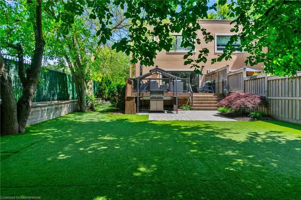 82 Brant Street