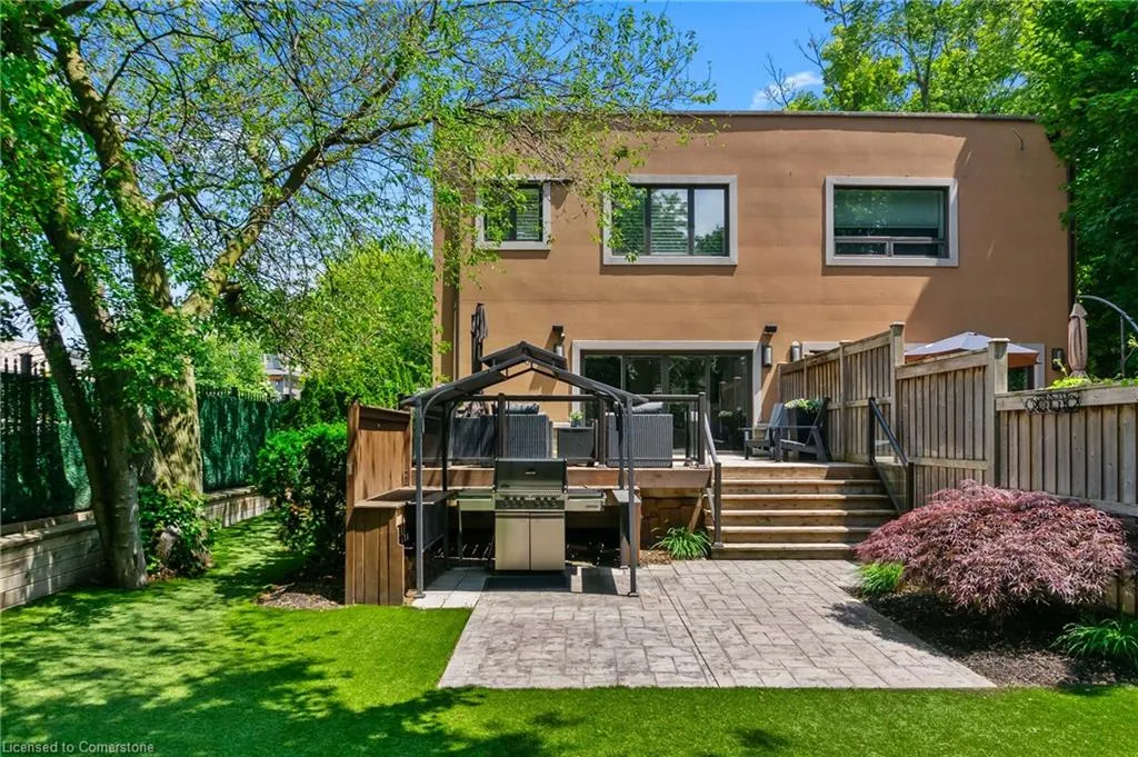 82 Brant Street