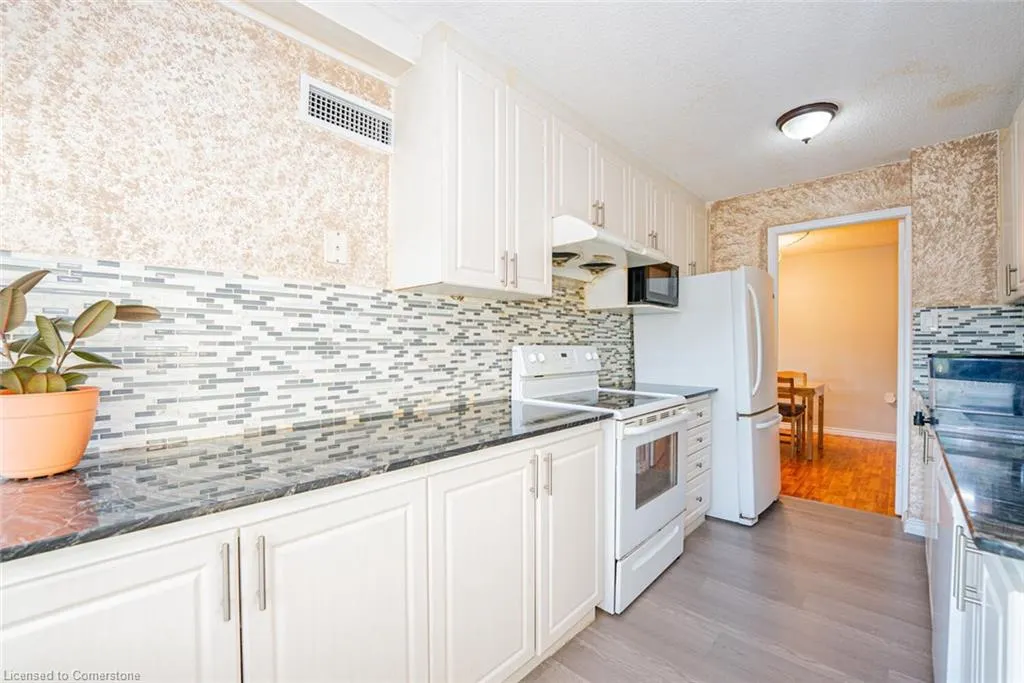 18 Knightsbridge Road, #304