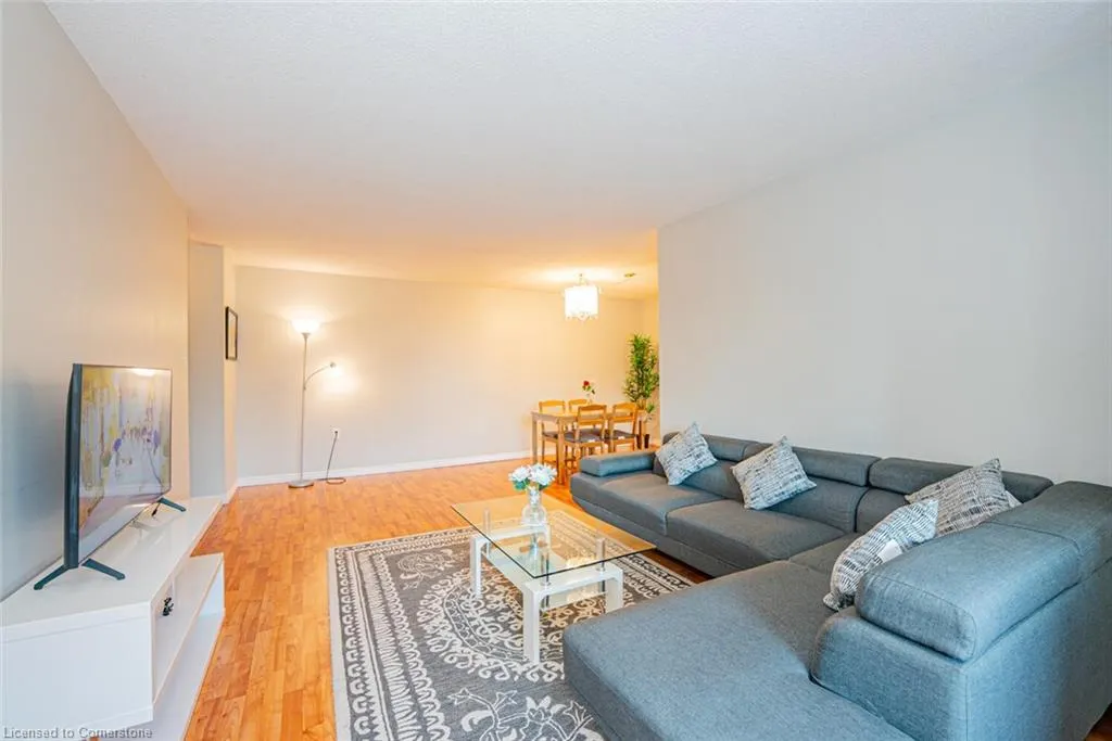 18 Knightsbridge Road, #304