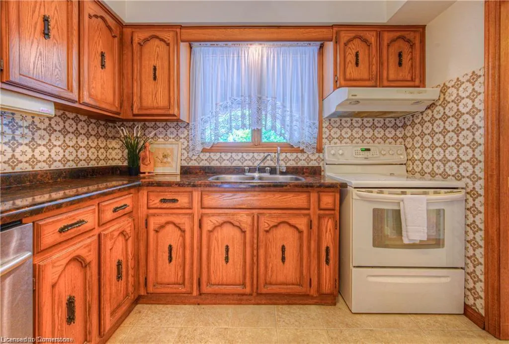 641 Black Oak Crescent