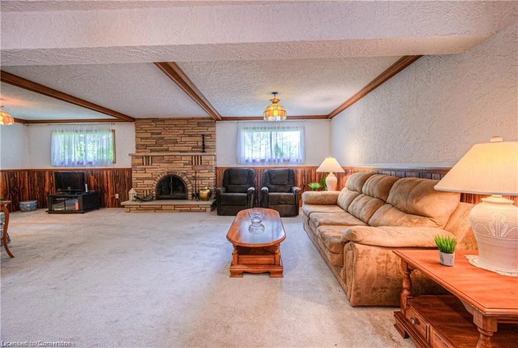 641 Black Oak Crescent
