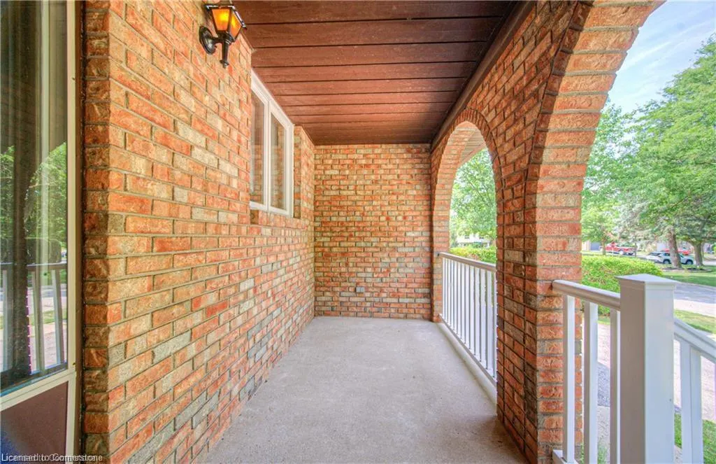 641 Black Oak Crescent