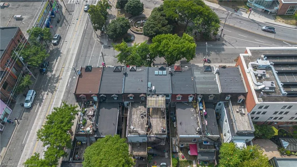 290 Gerrard Street E