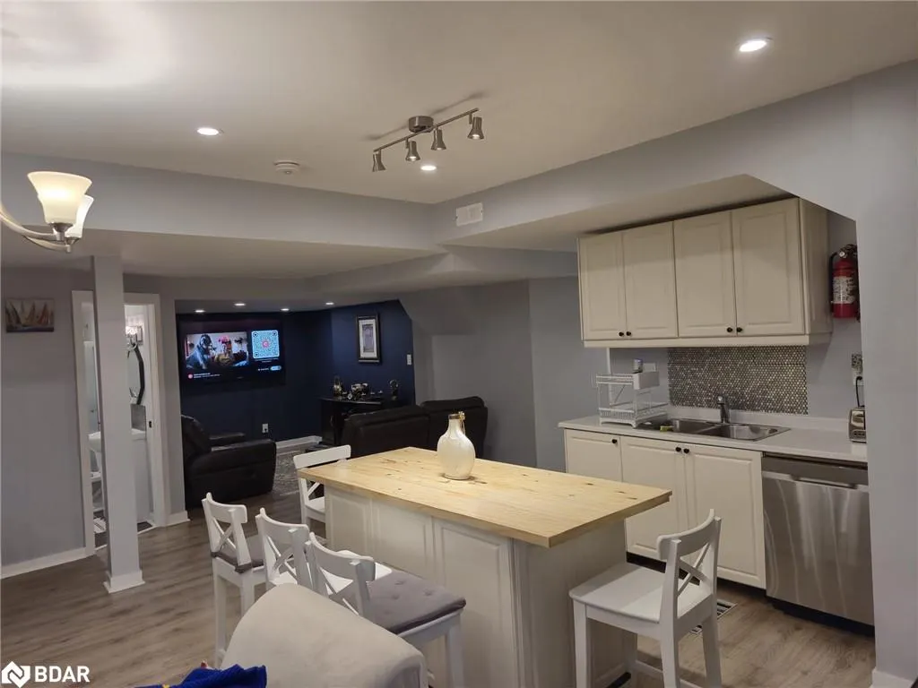 127 Muirfield Drive, #LOWER LEVEL