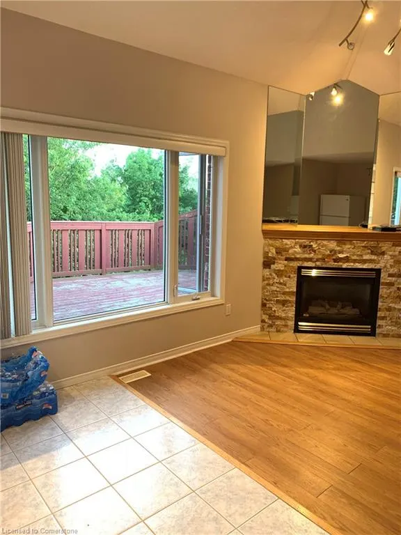 661 Heathcliffe Place, #Upper