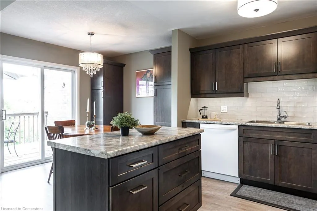 110 Athlone Crescent