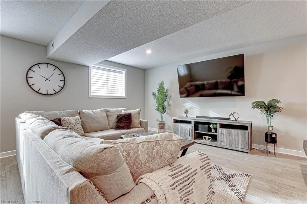 9 Clover Cir Circle