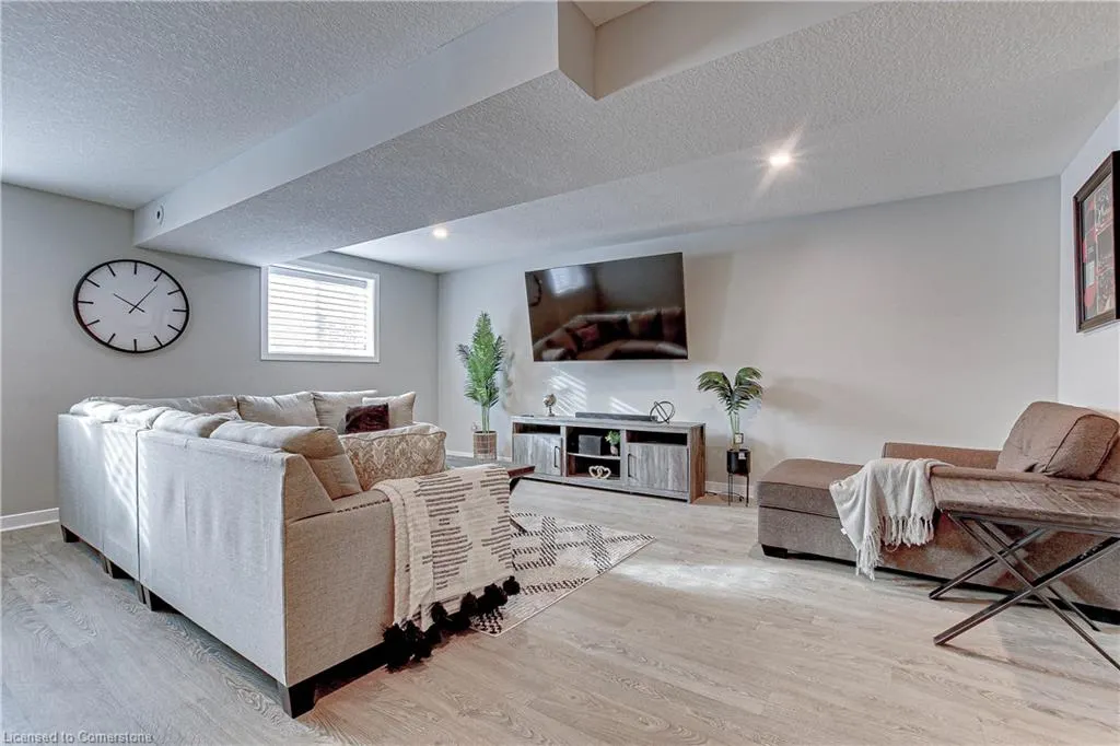 9 Clover Cir Circle