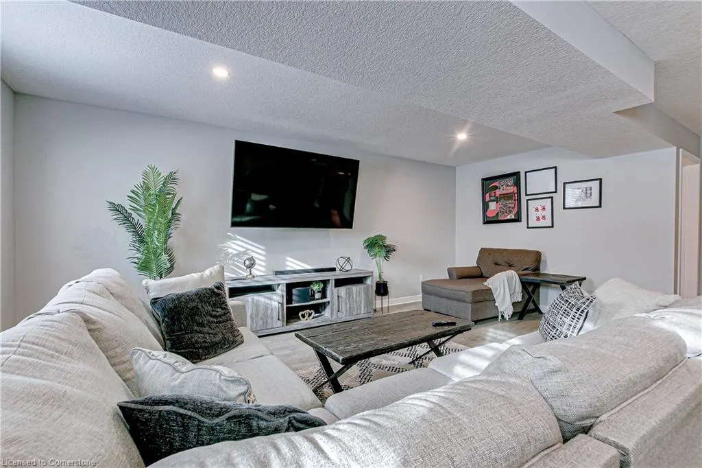 9 Clover Cir Circle
