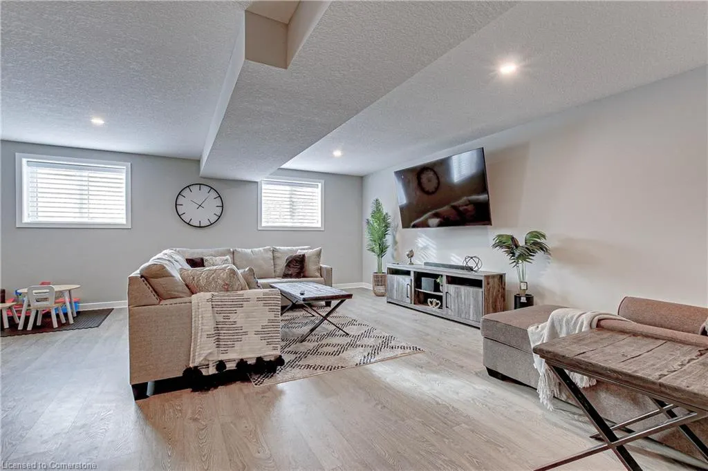 9 Clover Cir Circle