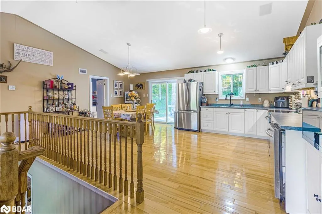 87 Farlain Lake Road E