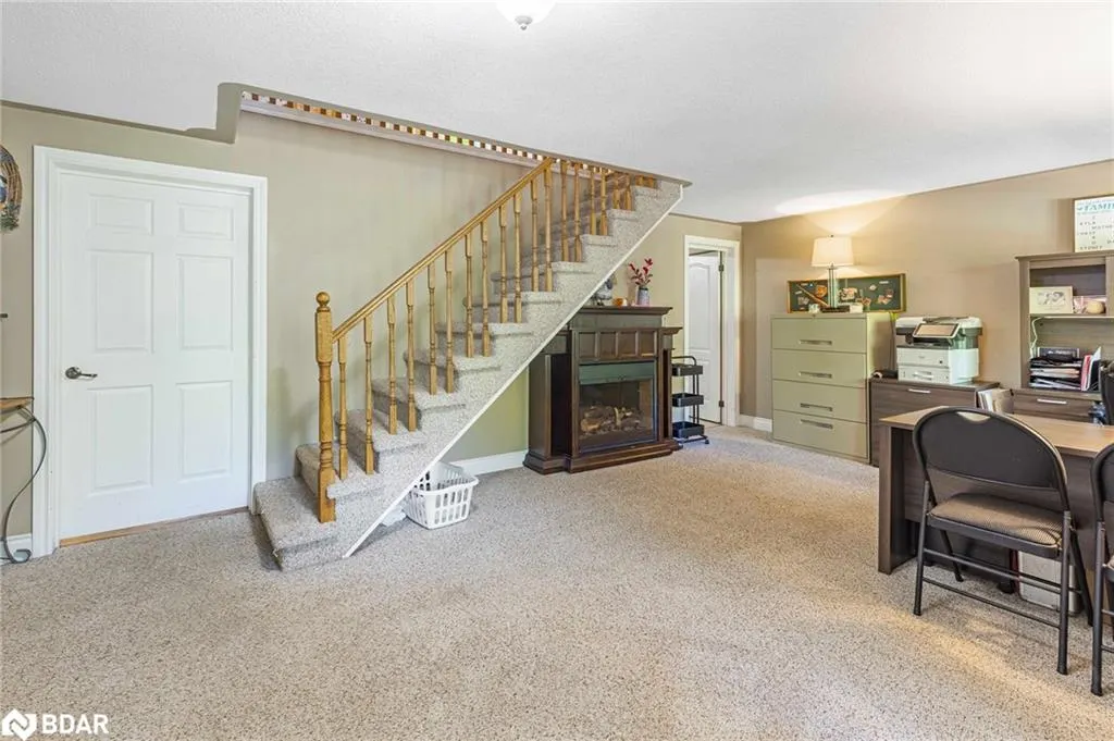 87 Farlain Lake Road E