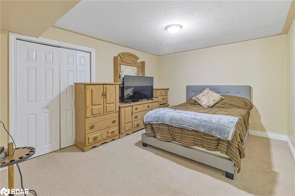 87 Farlain Lake Road E